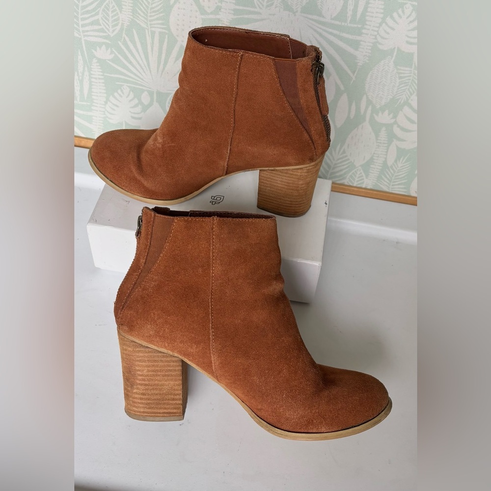 Ecote Suede Ankle Boots block heels Back Zipper Gusset Sides in Cognac Size 8
